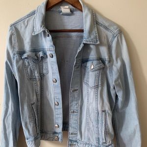 H&M light wash denim jacket - size US 14